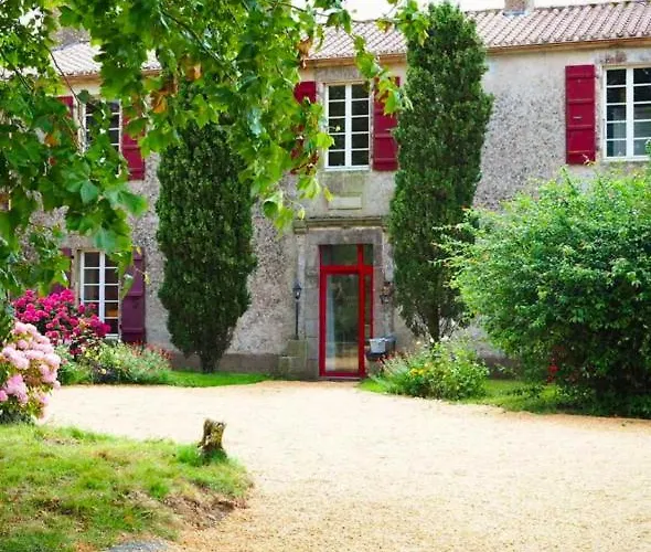 Jolly Château - Private Damien 3* Le Bernard