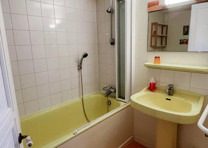 Jolly Château - Private Damien 3* Le Bernard